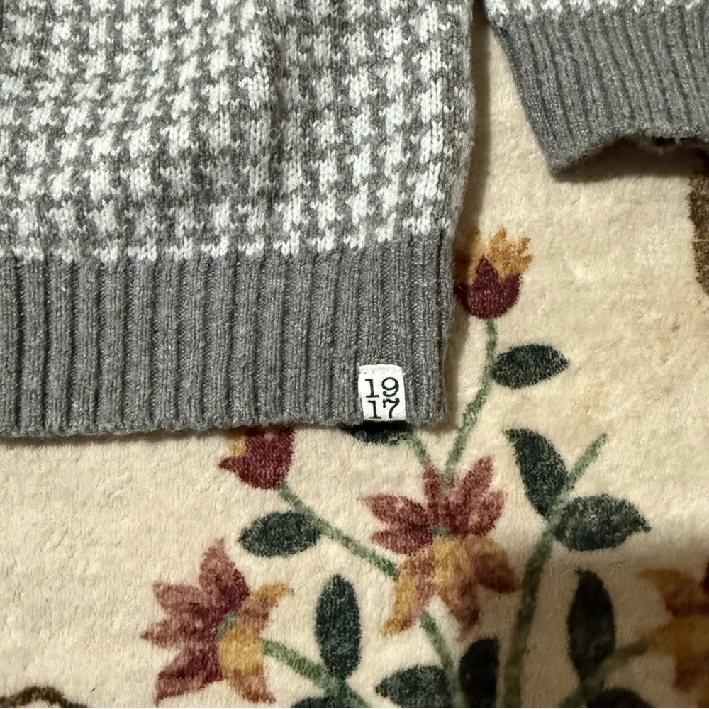 Sovereign code grey button down Kids Cardigan 2T - Picture 2 of 6